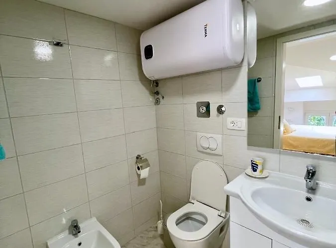 The Attic アパート